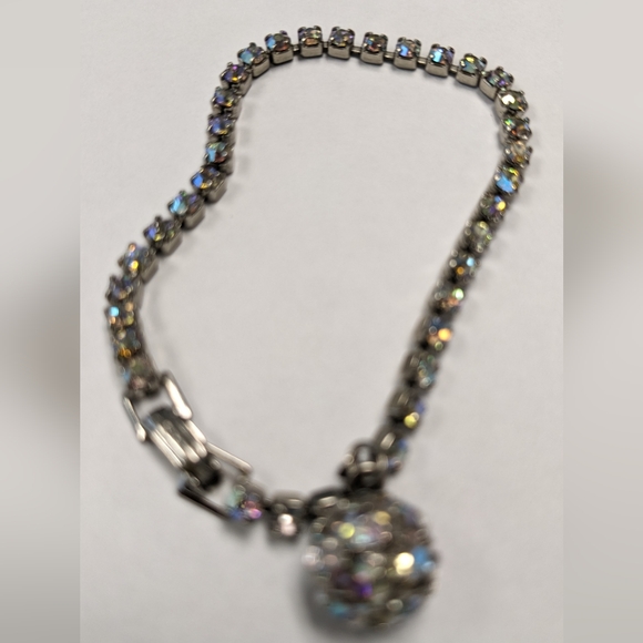 EVC 4 PRONGED AB CRYSTALS CHARM BRACELET UNSIGNED WEISS - Picture 8 of 11